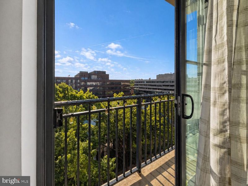 1111 25th St NW #819, Washington, DC 20037
