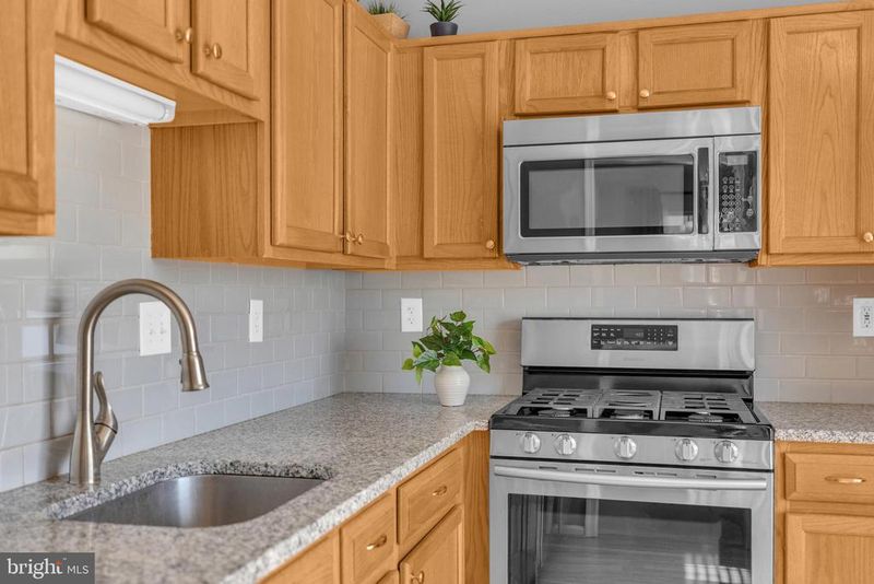 8200 Catbird Cir #201, Lorton, VA 22079