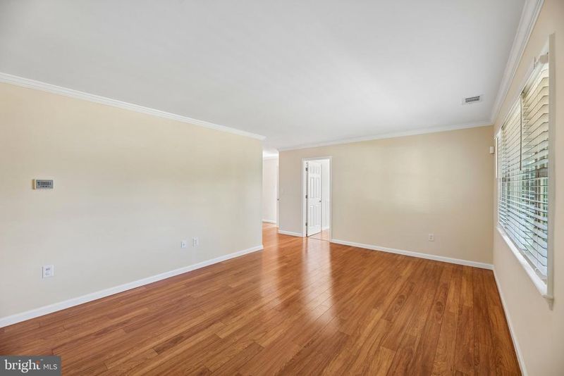 3304 Piper Ln, Alexandria, VA 22306