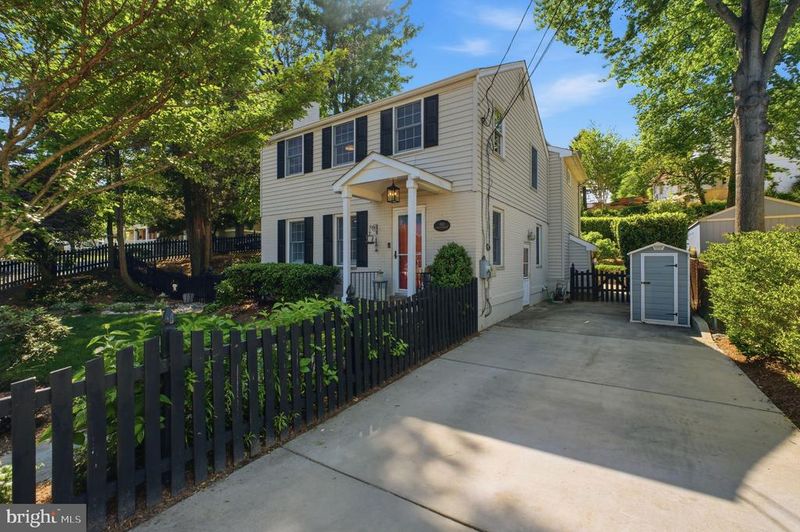 950 N Longfellow St, Arlington, VA 22205