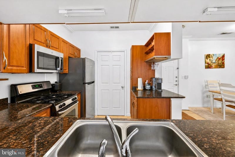 12937 Centre Park Cir #304, Herndon, VA 20171