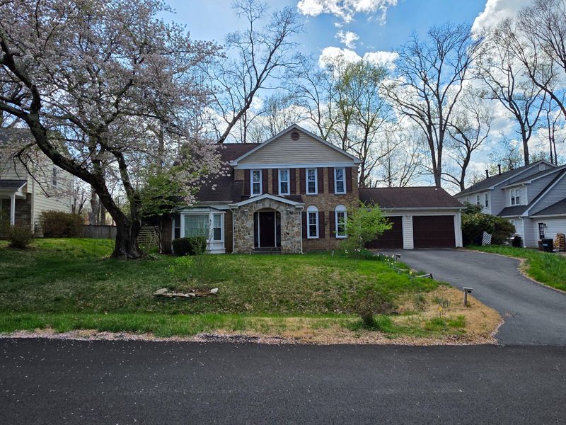 8120 Paisley Pl, Potomac, MD 20854