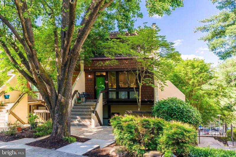 2202 S Quincy St #2, Arlington, VA 22204