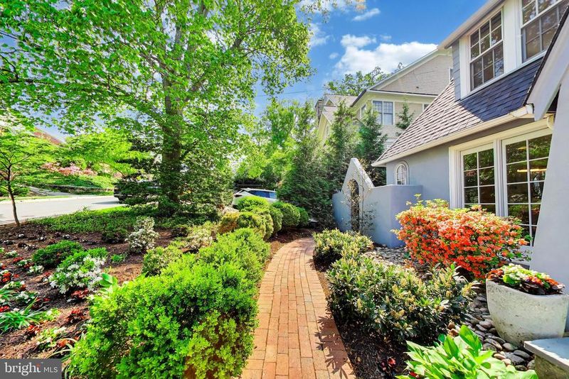 4118 Woodbine St, Chevy Chase, MD 20815