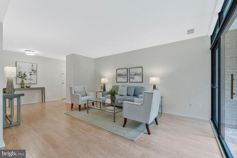 1621 Parkcrest Cir #201, Reston, VA 20190