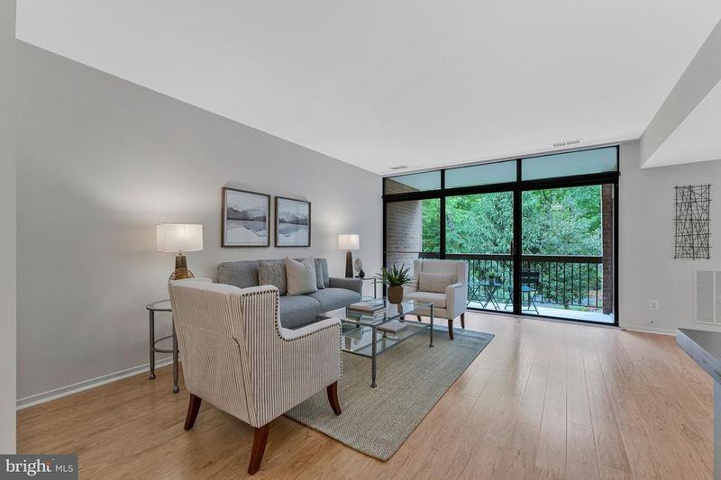 1621 Parkcrest Cir #201, Reston, VA 20190