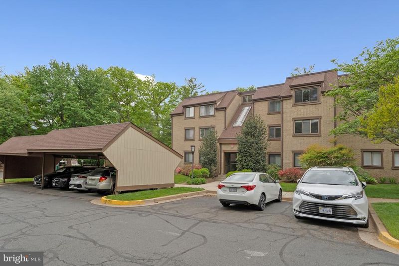 1621 Parkcrest Cir #201, Reston, VA 20190