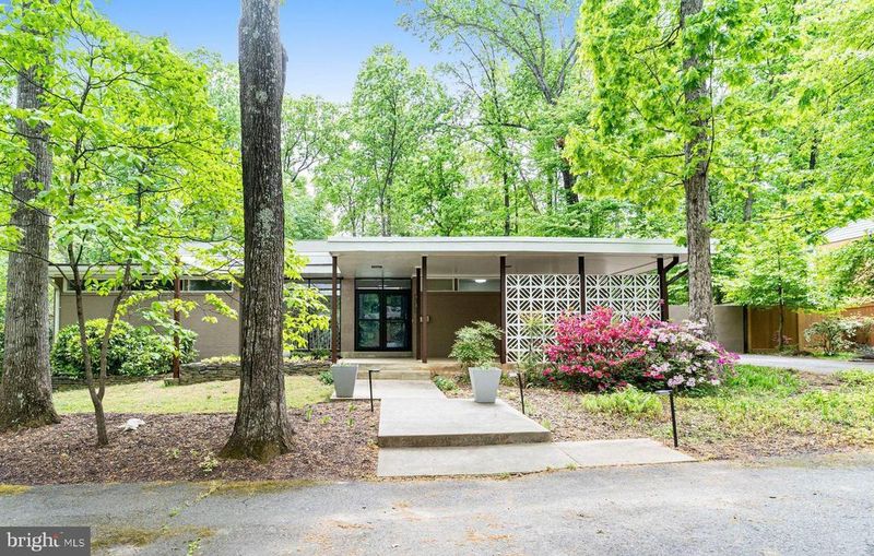 9203 Saint Marks Pl, Fairfax, VA 22031