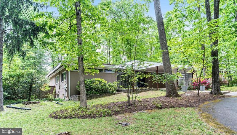 9203 Saint Marks Pl, Fairfax, VA 22031