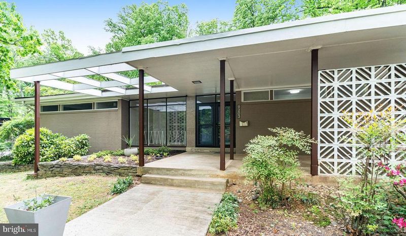 9203 Saint Marks Pl, Fairfax, VA 22031