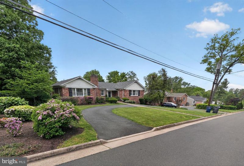 3904 Ridge Rd, Annandale, VA 22003