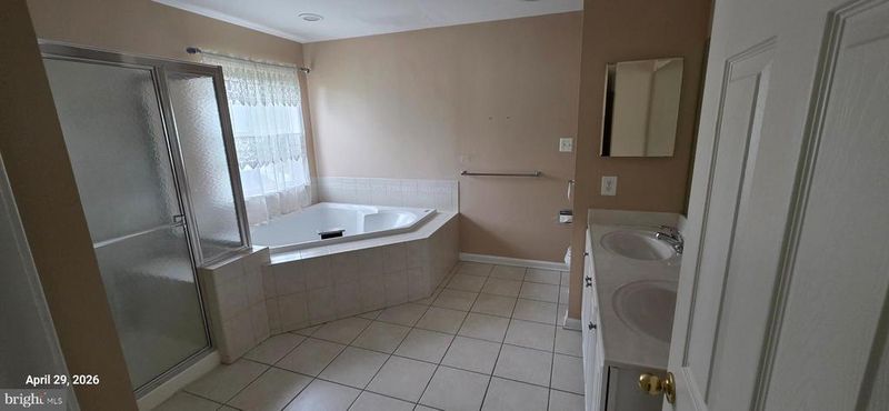 106 Sunlight Dr, Frederick, MD 21702