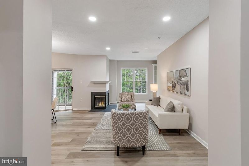 257 S Pickett St #302, Alexandria, VA 22304