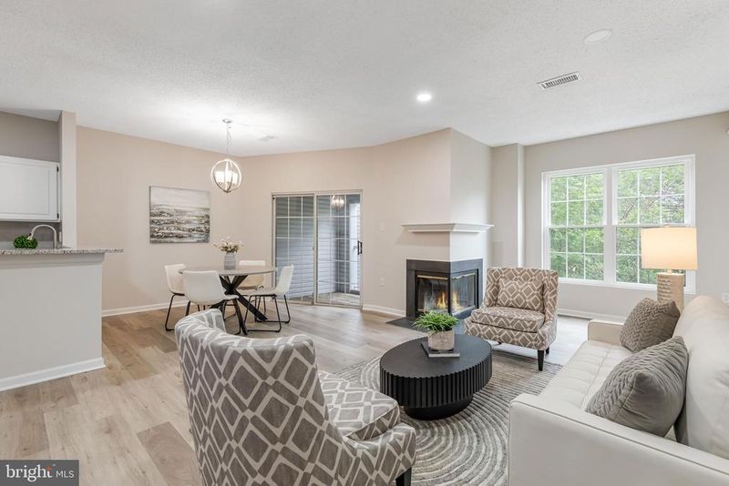 257 S Pickett St #302, Alexandria, VA 22304