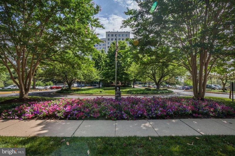 10201 Grosvenor Pl #1222, Rockville, MD 20852