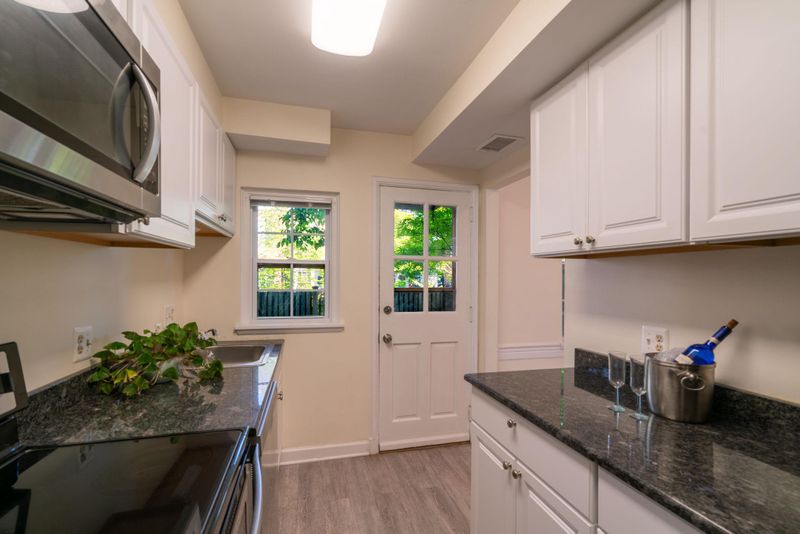 4506 34th St S, Arlington, VA 22206