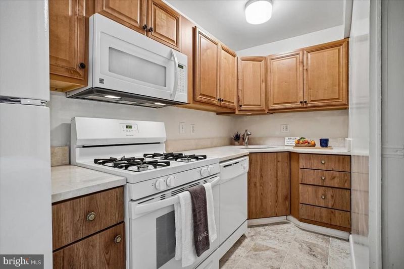 204 Park Terrace Ct SE #25, Vienna, VA 22180