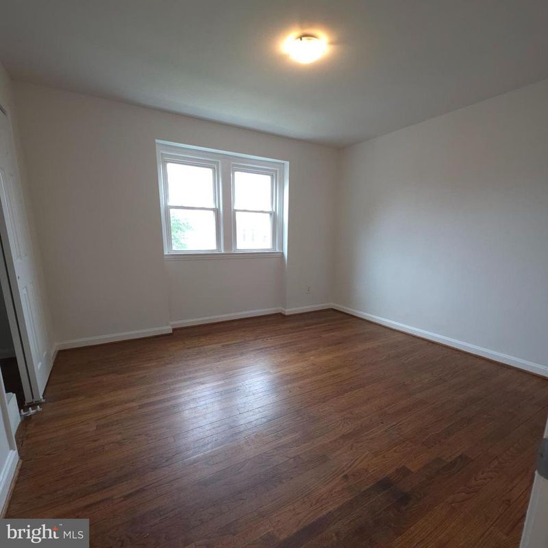 2528 Iverson St, Temple Hills, MD 20748