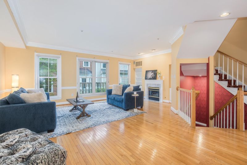 2310 N Van Buren Ct N, Arlington, VA 22205