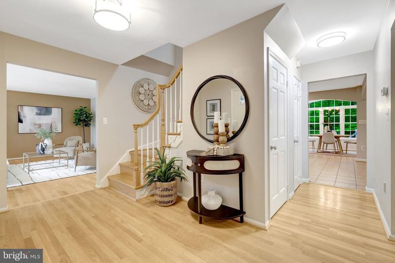9321 Tovito Dr, Fairfax, VA 22031
