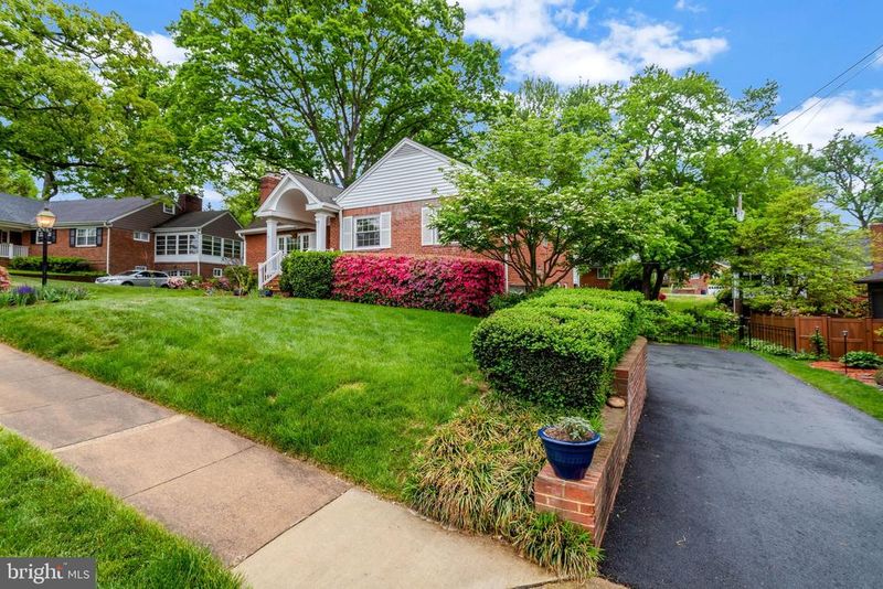 4912 28th St N, Arlington, VA 22207