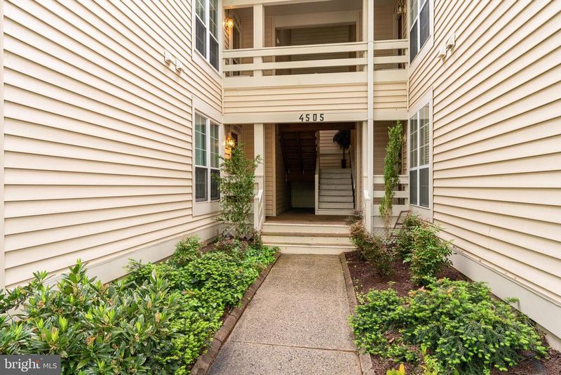4505 Hazeltine Ct #D, Alexandria, VA 22312