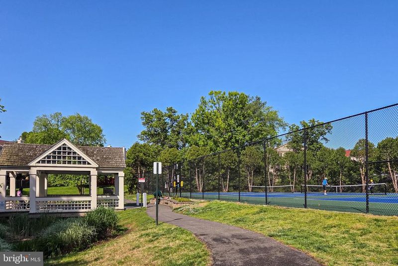 4505 Hazeltine Ct #D, Alexandria, VA 22312