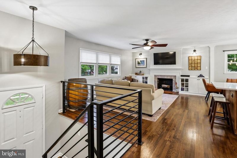 2003 Rampart Dr, Alexandria, VA 22308