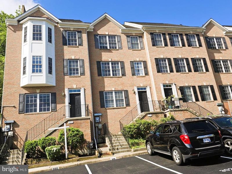 300 Center Ln, Occoquan, VA 22125