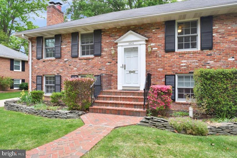 1604 Old Stage Rd, Alexandria, VA 22308