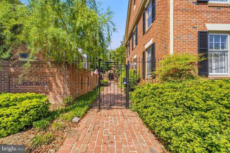 669 S Columbus St, Alexandria, VA 22314