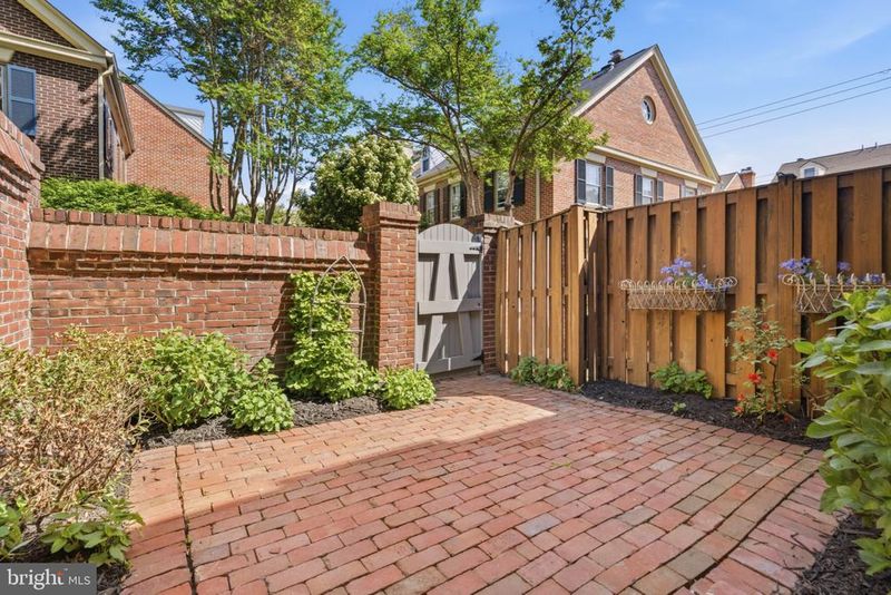 669 S Columbus St, Alexandria, VA 22314