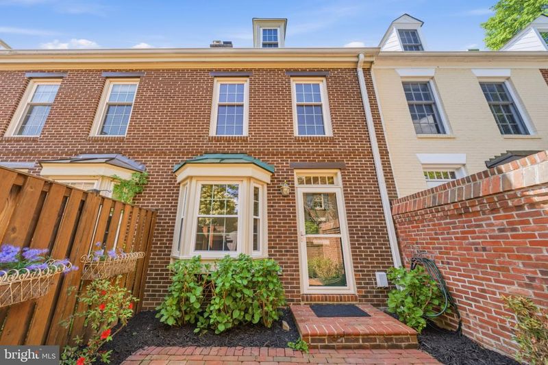669 S Columbus St, Alexandria, VA 22314