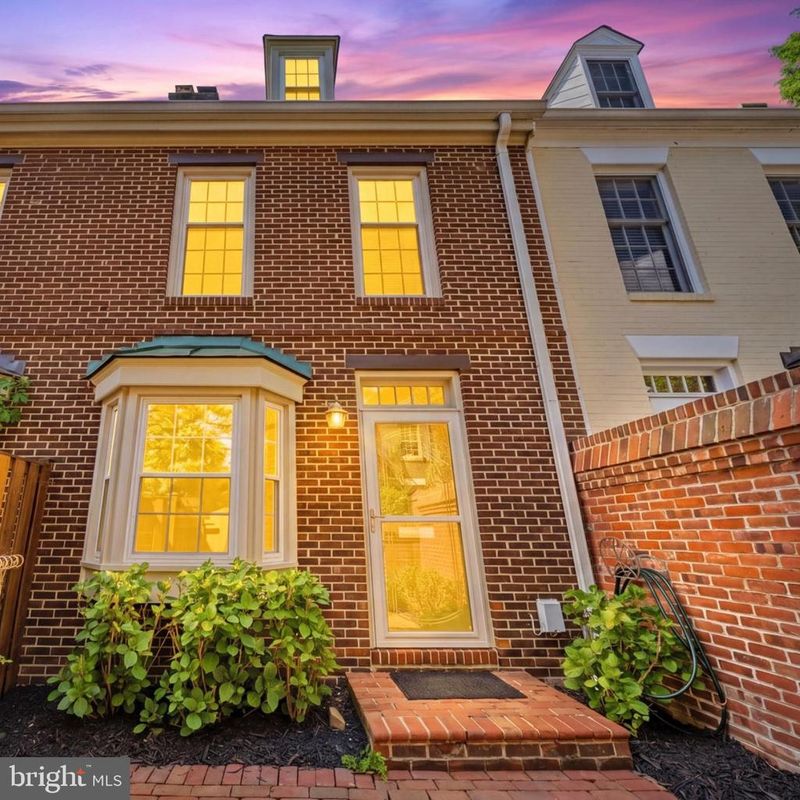669 S Columbus St, Alexandria, VA 22314