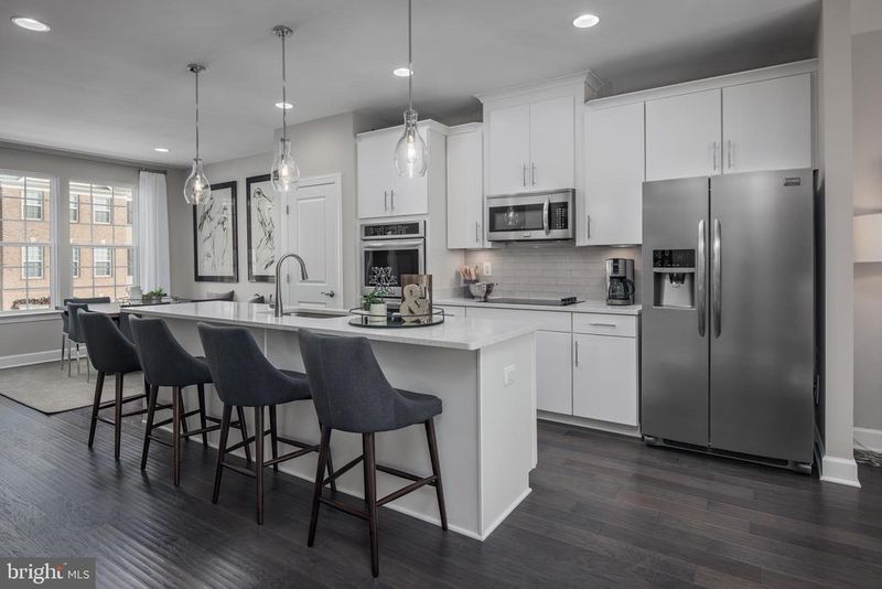 8933 Queensferry Rd, Manassas, VA 20112
