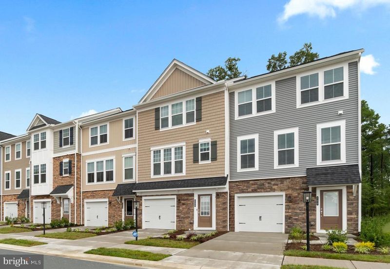 8933 Queensferry Rd, Manassas, VA 20112