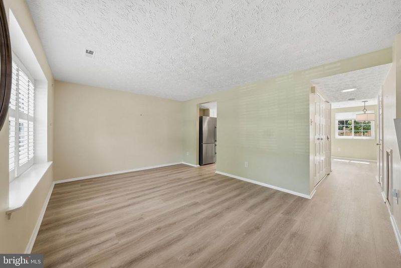 5574 Caithness Ct, Fairfax, VA 22032