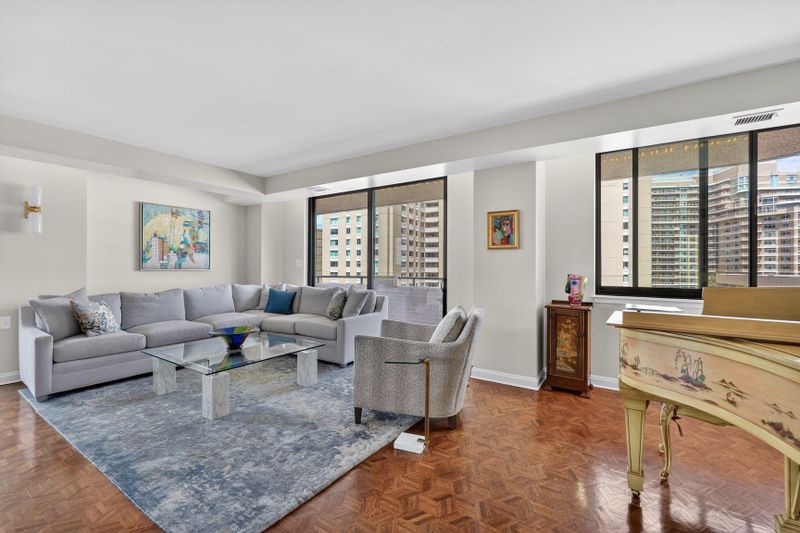 4550 N Park Ave #910, Chevy Chase, MD 20815
