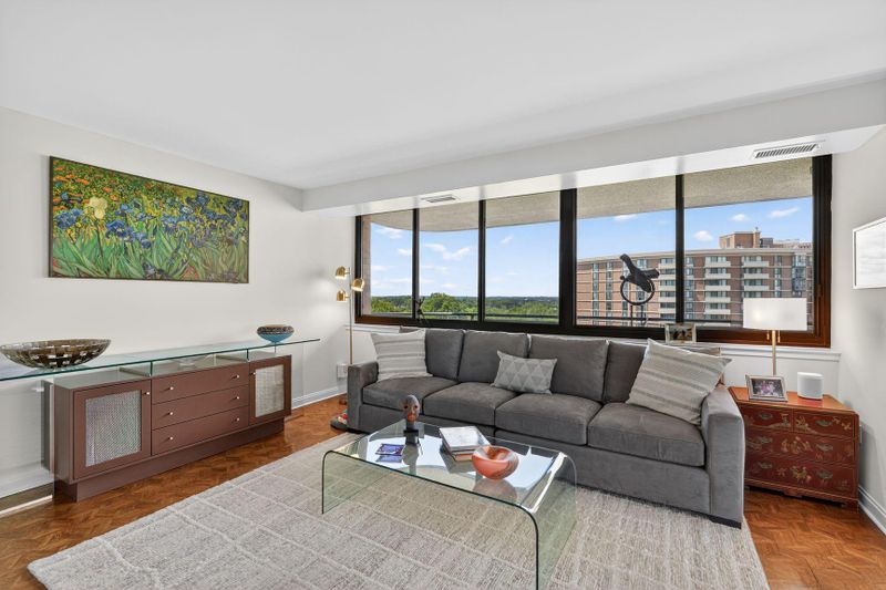 4550 N Park Ave #910, Chevy Chase, MD 20815