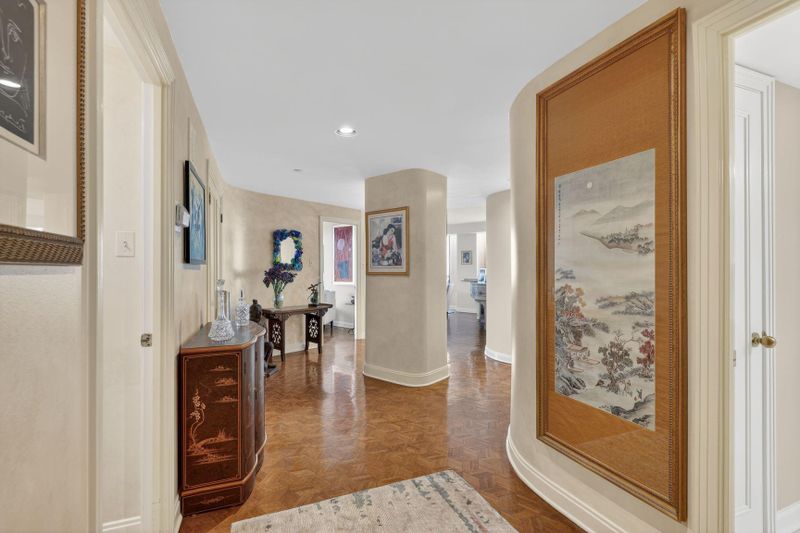 4550 N Park Ave #910, Chevy Chase, MD 20815