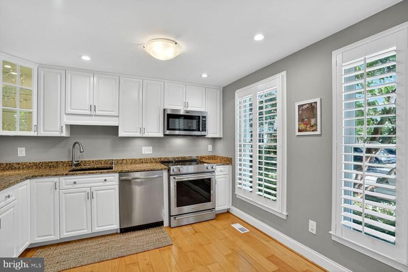 2922 Bridgehampton Ct, Falls Church, VA 22042
