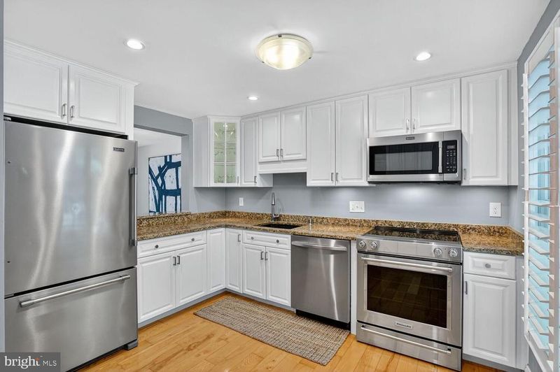 2922 Bridgehampton Ct, Falls Church, VA 22042