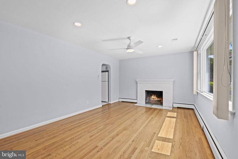 7109 Livingston Rd, Oxon Hill, MD 20745