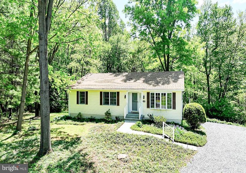 15601 Wildrose Ct, New Windsor, MD 21776