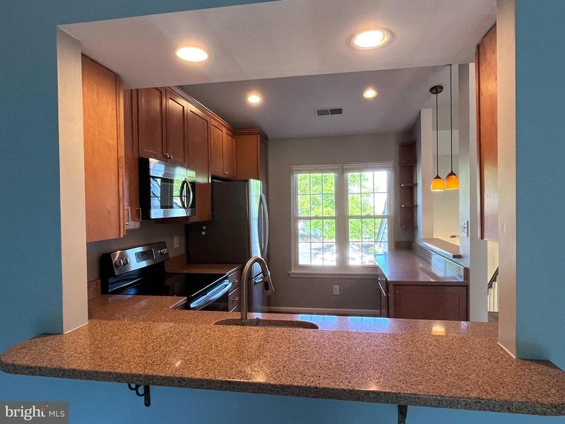 2940 Yarling Ct, Falls Church, VA 22042