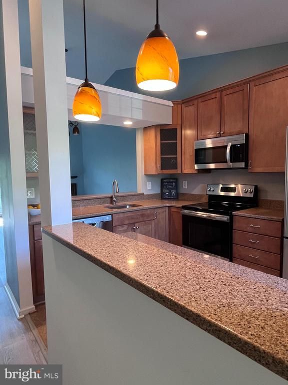 2940 Yarling Ct, Falls Church, VA 22042