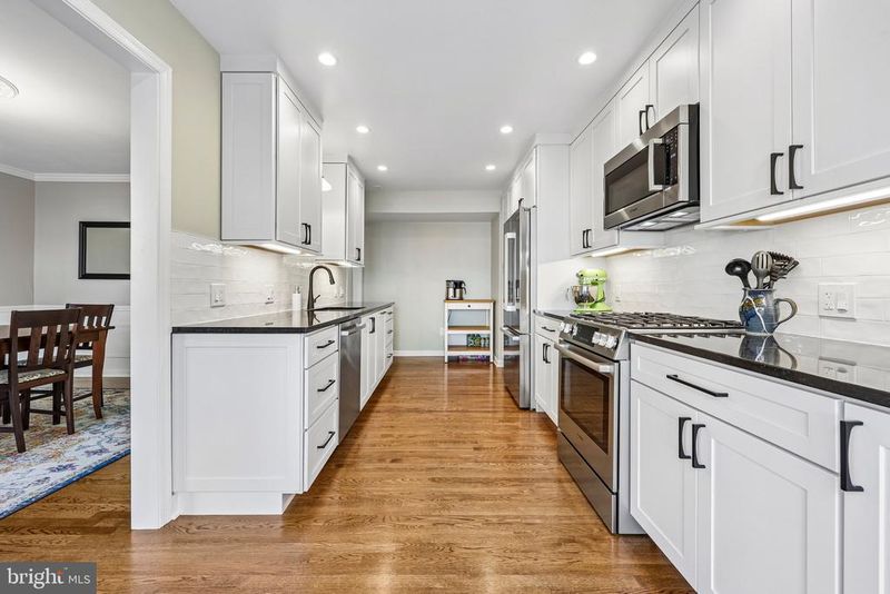 7438 Hallcrest Dr, Mclean, VA 22102