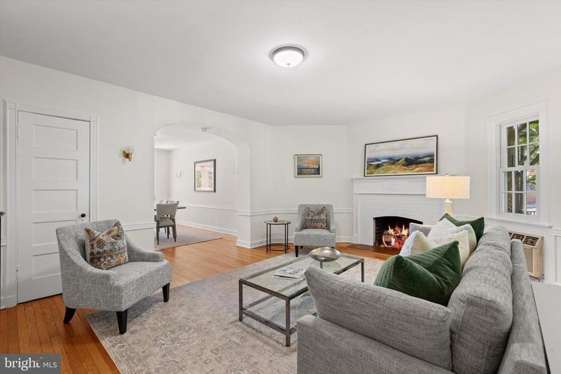 1713 Surrey Ln NW, Washington, DC 20007