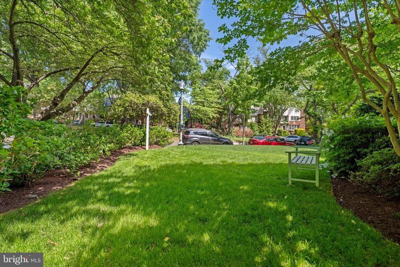 1713 Surrey Ln NW, Washington, DC 20007