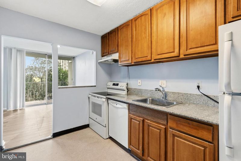 2059 Huntington Ave #311, Alexandria, VA 22303